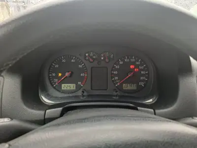 Volkswagen Golf 1999 - 2350 EUR, 207071 km - AUTO.MOTO.pt - 207071km - foto 3 de 7