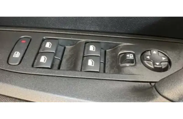 Peugeot 2008 2023 - 14490 EUR, 63140 km - AUTO.MOTO.pt - 63140km - foto 12 de 12