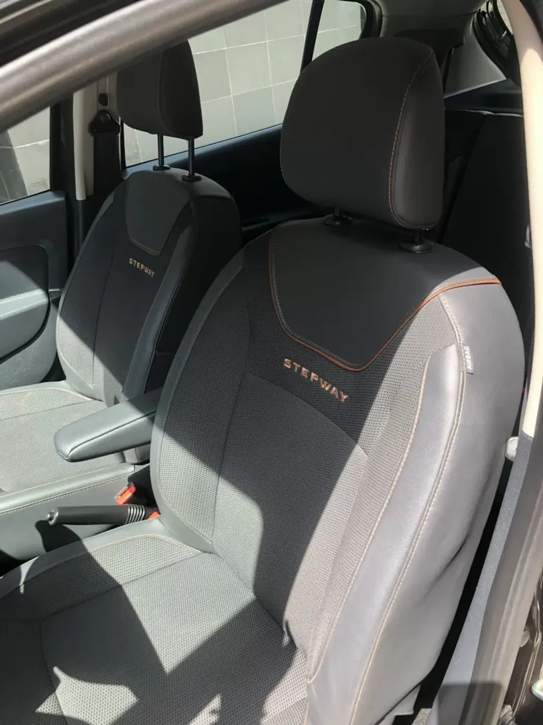 Dacia Sandero 2018 - 9900 EUR, 121000 km - AUTO.MOTO.pt - 121000km - foto 12 de 30