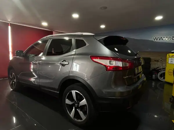 Nissan Qashqai 2015 - 16500 EUR, 120056 km - AUTO.MOTO.pt - 120056km - foto 4 de 22