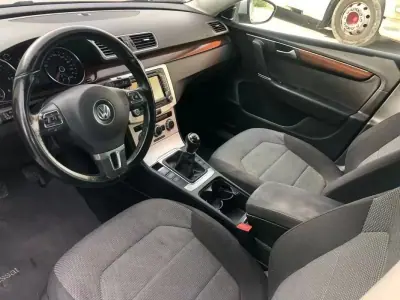 Volkswagen Passat 2014 - 12750 EUR, 140000 km - AUTO.MOTO.pt - 140000km - foto 6 de 7