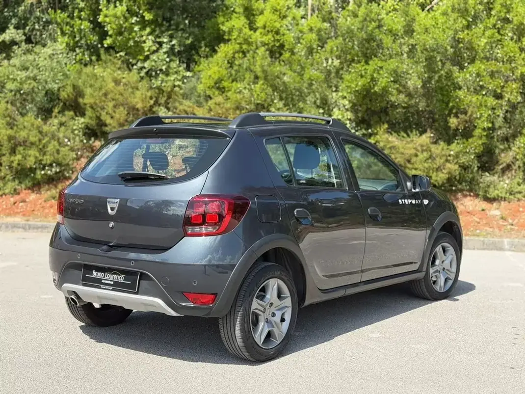 Dacia Sandero 2020 - 11900 EUR, 36911 km - AUTO.MOTO.pt - 36911km - foto 6 de 21