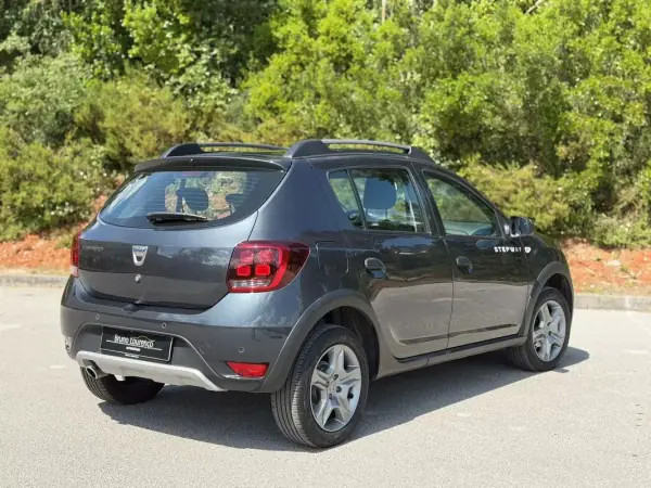 Dacia Sandero 2020 - 11900 EUR, 36911 km - AUTO.MOTO.pt - 36911km - foto 6 de 21