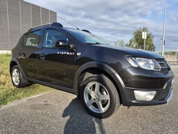 Dacia Sandero 2016 - 10499 EUR, 31976 km - AUTO.MOTO.pt - 31976km - foto 10 de 26