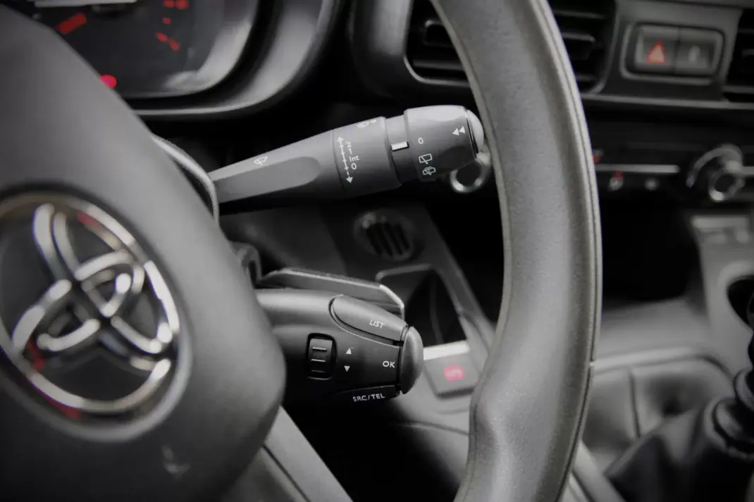 Toyota Proace City 1.5D L1 Comfort IVA DEDUTÍVEL 2022 - 14400 EUR, 159000 km - AUTO.MOTO.pt - 159000km - foto 18 de 26