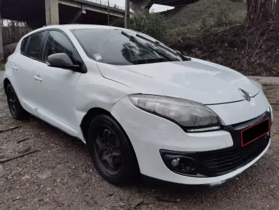 Renault Mégane 2013 - 3750 EUR, 320000 km - AUTO.MOTO.pt - 320000km - foto 7 de 27