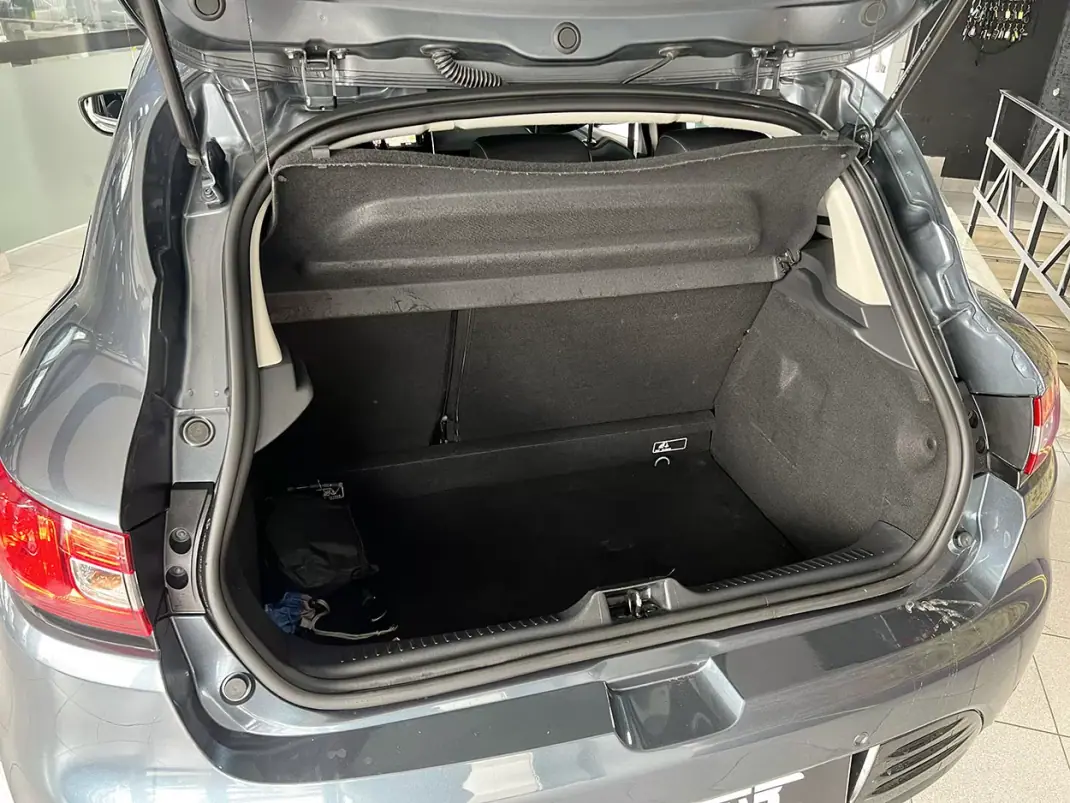 Renault Clio 2019 - 10800 EUR, 122674 km - AUTO.MOTO.pt - 122674km - foto 22 de 22
