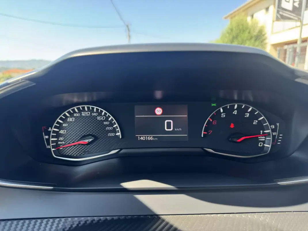 Peugeot 208 2023 - 14990 EUR, 140000 km - 140000km - foto 18 de 39