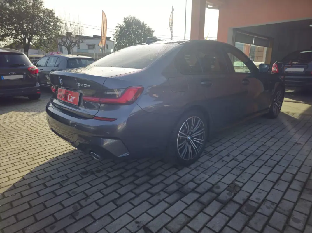 BMW 330e 2021 - 32500 EUR, 101910 km - AUTO.MOTO.pt - 101910km - foto 4 de 12