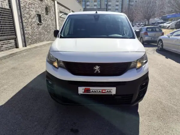 Peugeot Partner 1.6 HDI , 3 Lug. , Iva Dedutivel 2019 - 11980 EUR, 190000 km - AUTO.MOTO.pt - 190000km - foto 7 de 22
