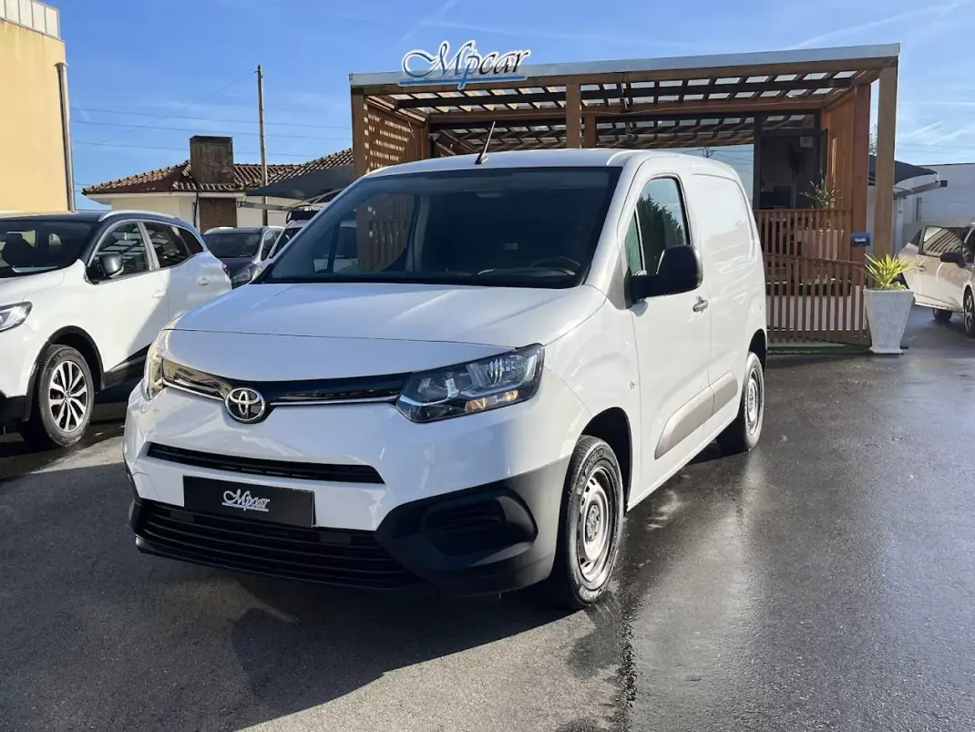 Toyota 2021 - 13950 EUR, 115000 km - AUTO.MOTO.pt - 115000km - foto 1 de 30