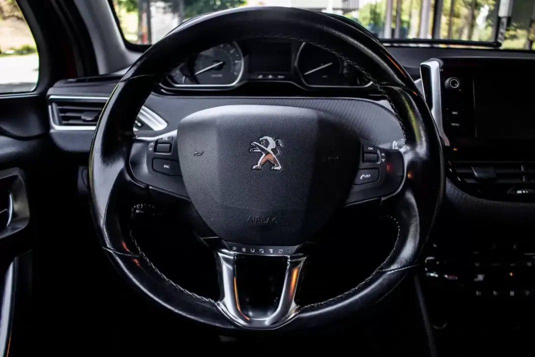 Peugeot 2008 2017 - 10690 EUR, 99978 km - AUTO.MOTO.pt - 99978km - foto 10 de 34