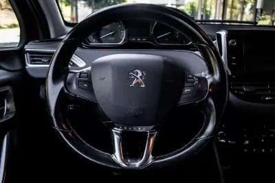 Peugeot 2008 2017 - 10690 EUR, 99978 km - AUTO.MOTO.pt - 99978km - foto 10 de 34