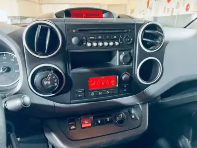 Peugeot e-Partner 2017 - 10990 EUR, 23174 km - AUTO.MOTO.pt - 23174km - foto 22 de 27