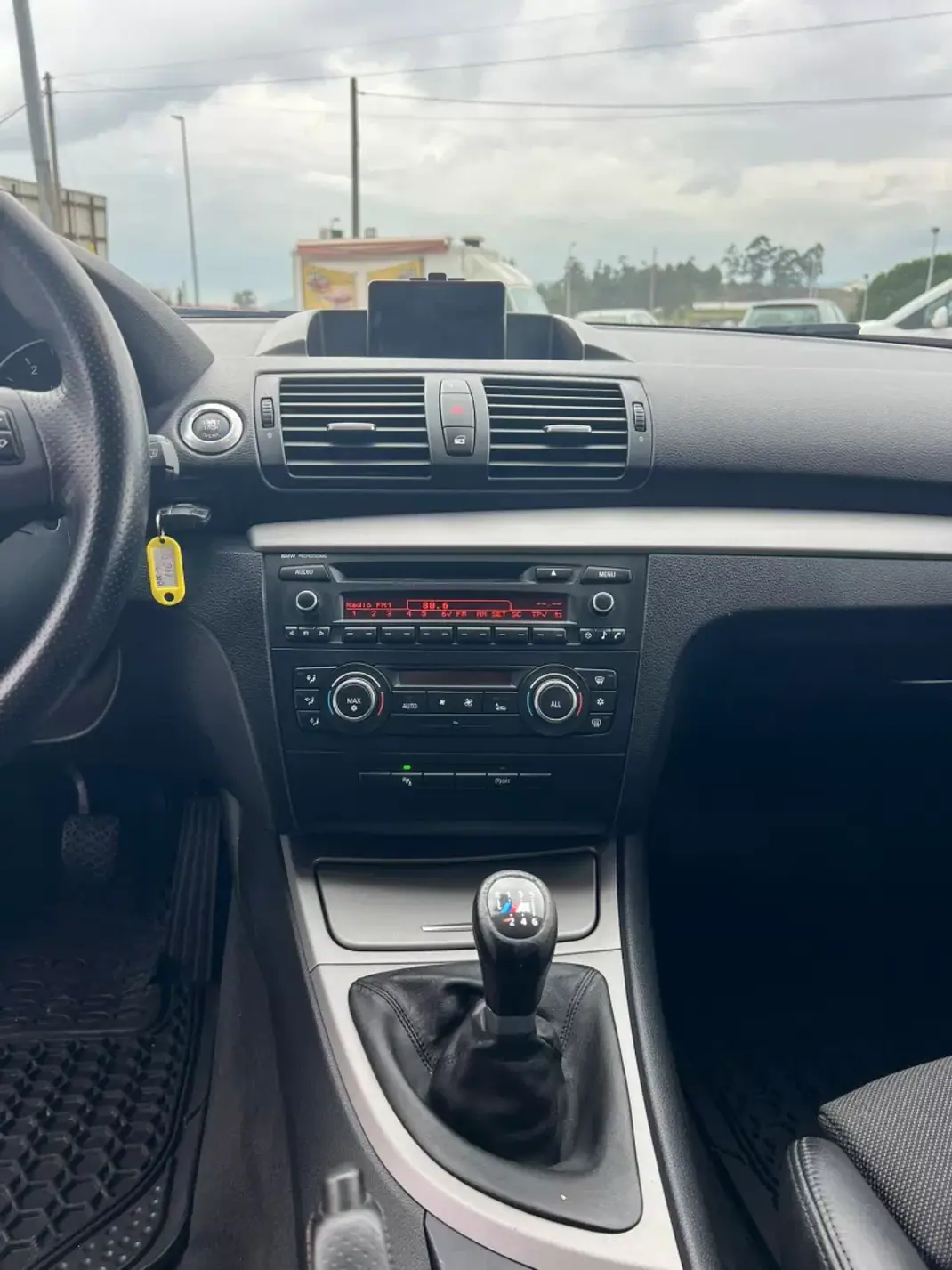 BMW 116 2011 - 14000 EUR, 184987 km - AUTO.MOTO.pt - 184987km - foto 25 de 26