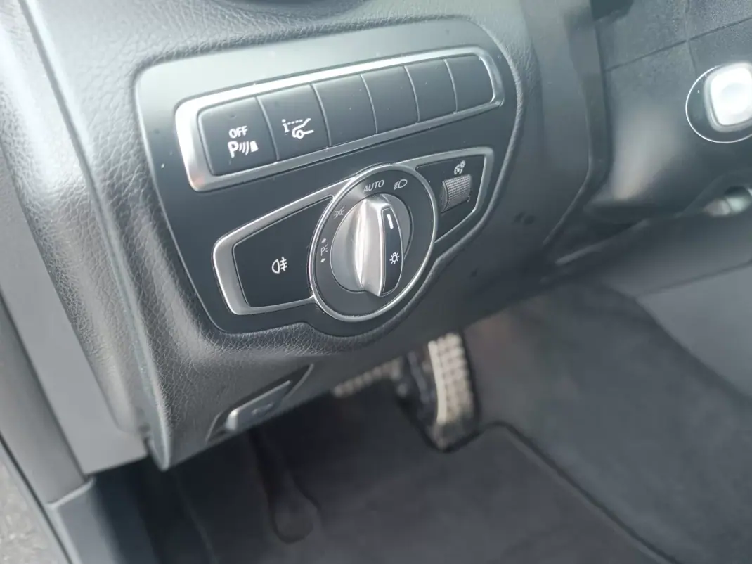 Mercedes-Benz GLC 350 2018 - 44900 EUR, 106000 km - AUTO.MOTO.pt - 106000km - foto 29 de 42