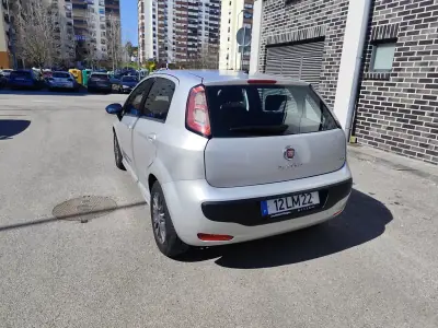 Fiat Punto Evo 2011 - 5000 EUR, 258000 km - AUTO.MOTO.pt - 258000km - foto 13 de 18