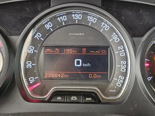 Citroën C5 Break 2013 - 7500 EUR, 228842 km - AUTO.MOTO.pt - 228842km - foto 8 de 17