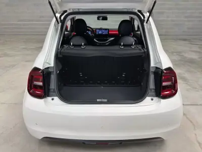 Fiat 500e 2022 - 13950 EUR, 16970 km - AUTO.MOTO.pt - 16970km - foto 47 de 47