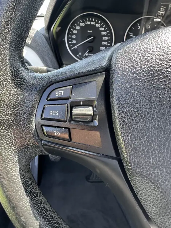 BMW 116 2013 - 9900 EUR, 238000 km - AUTO.MOTO.pt - 238000km - foto 35 de 66