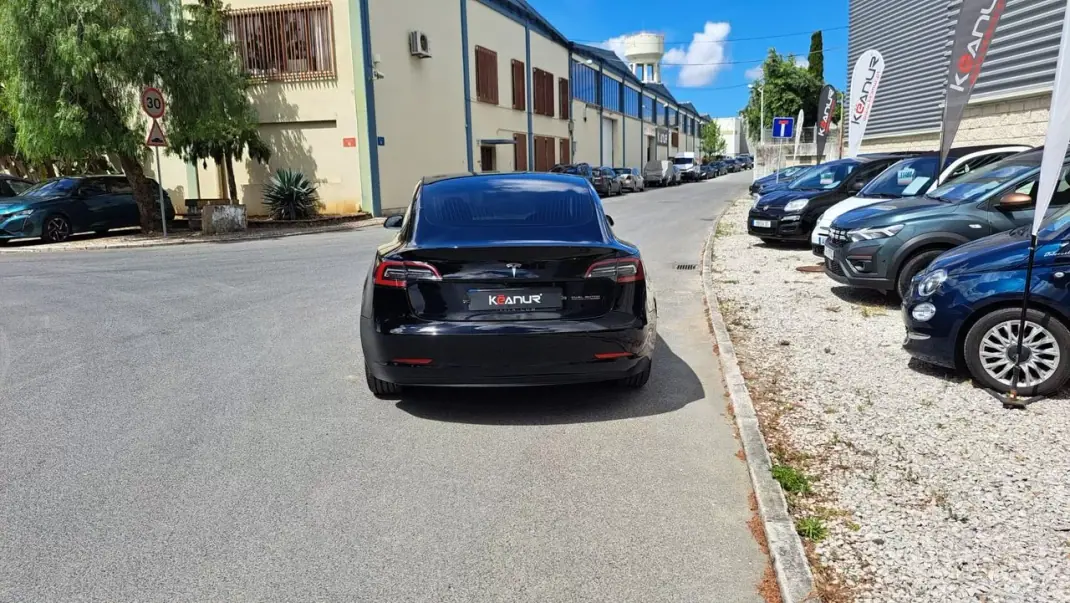 Tesla Model 3 2019 - 22500 EUR, 113000 km - AUTO.MOTO.pt - 113000km - foto 21 de 53