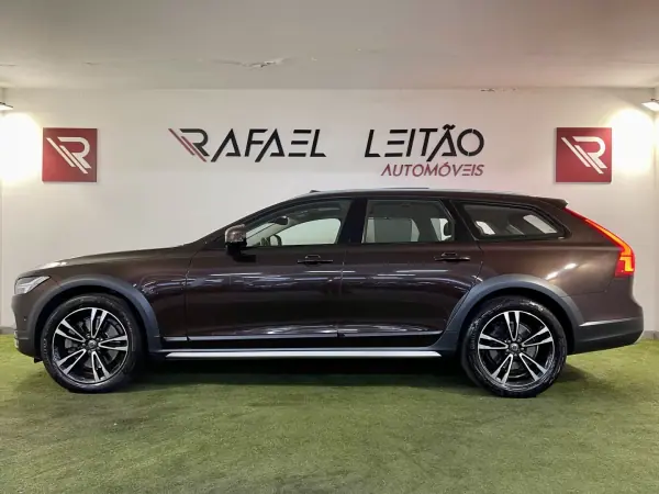Volvo V90 Cross Country 2017 - 23500 EUR, 213000 km - AUTO.MOTO.pt - 213000km - foto 12 de 44