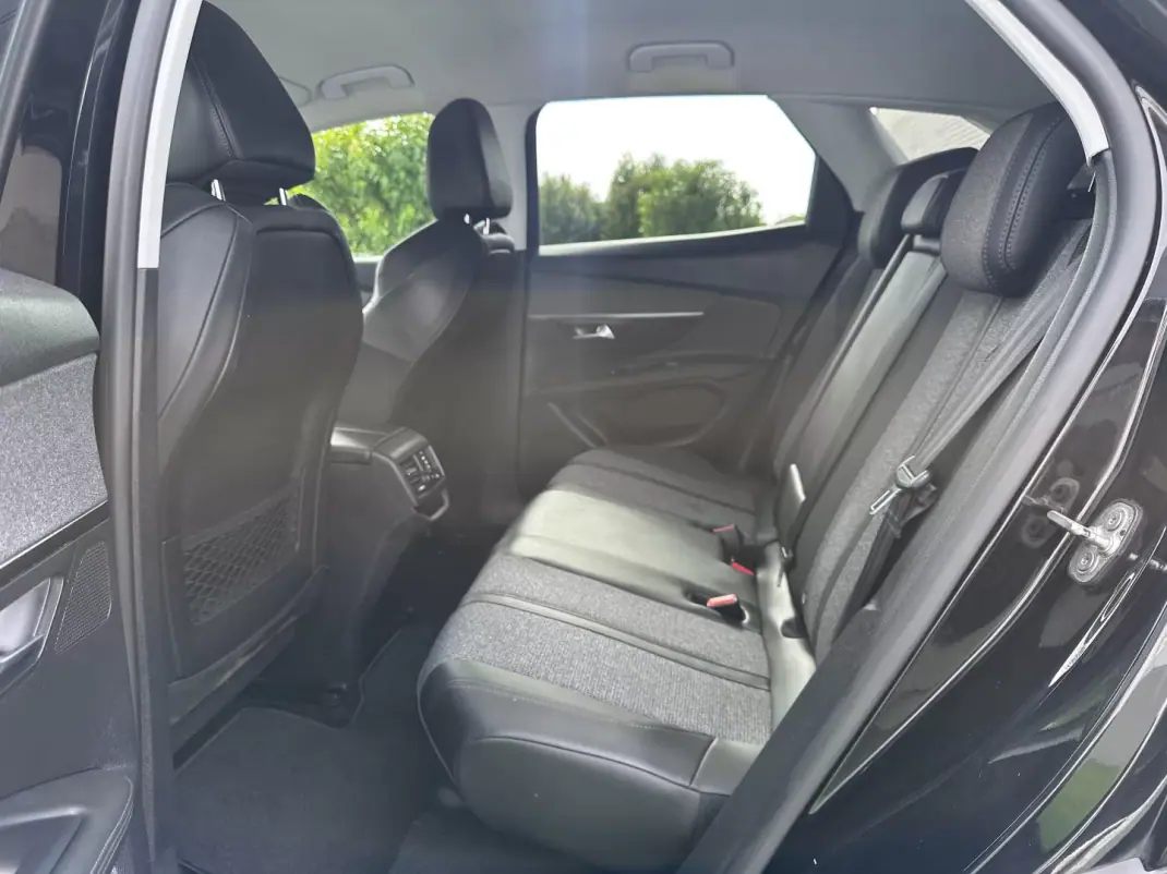 Peugeot 3008 2019 - 17900 EUR, 180000 km - AUTO.MOTO.pt - 180000km - foto 30 de 62