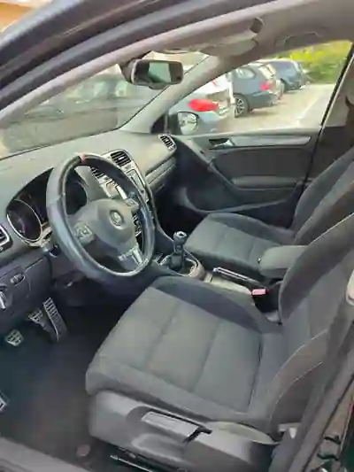 Volkswagen Golf 2011 - 9500 EUR, 179600 km - AUTO.MOTO.pt - 179600km - foto 12 de 15