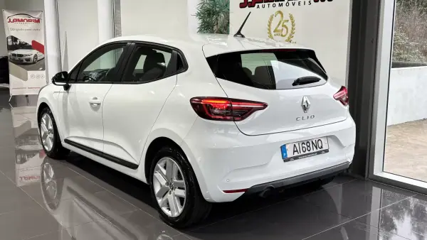 Renault Clio 2021 - 12600 EUR, 115121 km - AUTO.MOTO.pt - 115121km - foto 4 de 27