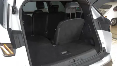 Peugeot 5008 2025 - 32850 EUR, 15000 km - AUTO.MOTO.pt - 15000km - foto 9 de 38