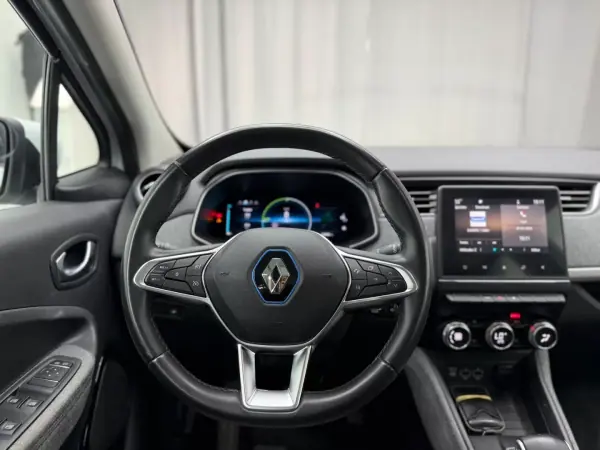 Renault Zoe 2020 - 13999 EUR, 114000 km - AUTO.MOTO.pt - 114000km - foto 15 de 21