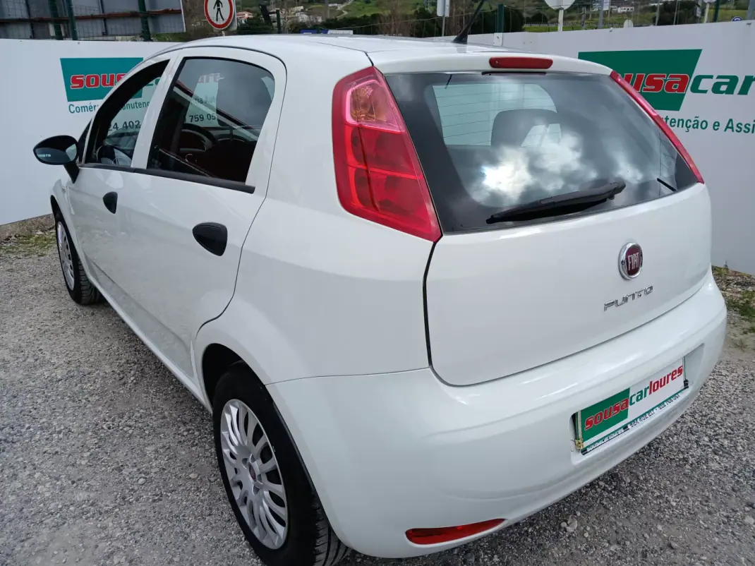 Fiat Punto 2016 - 7150 EUR, 156334 km - AUTO.MOTO.pt - 156334km - foto 10 de 24
