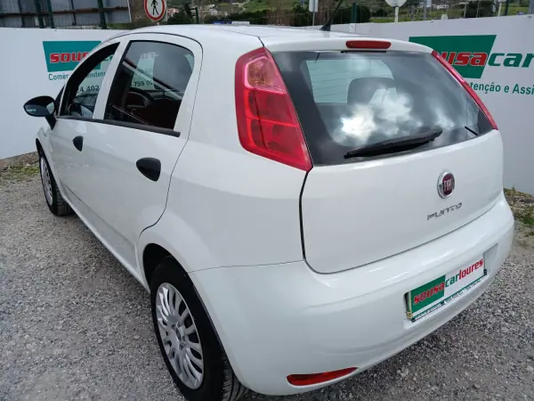 Fiat Punto 2016 - 6850 EUR, 156334 km - AUTO.MOTO.pt - 156334km - foto 10 de 24