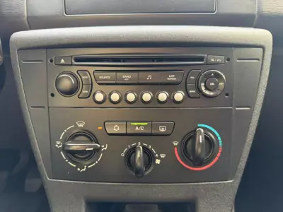 Citroën C4 2012 - 4000 EUR, 314828 km - AUTO.MOTO.pt - 314828km - foto 14 de 18