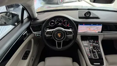 Porsche Panamera 2018 - 79990 EUR, 140973 km - AUTO.MOTO.pt - 140973km - foto 15 de 36
