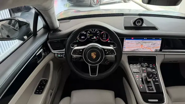 Porsche Panamera 2018 - 79990 EUR, 140973 km - AUTO.MOTO.pt - 140973km - foto 15 de 36