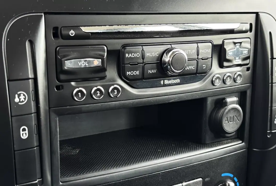 Citroën Jumpy 2015 - 16900 EUR, 135000 km - AUTO.MOTO.pt - 135000km - foto 31 de 39