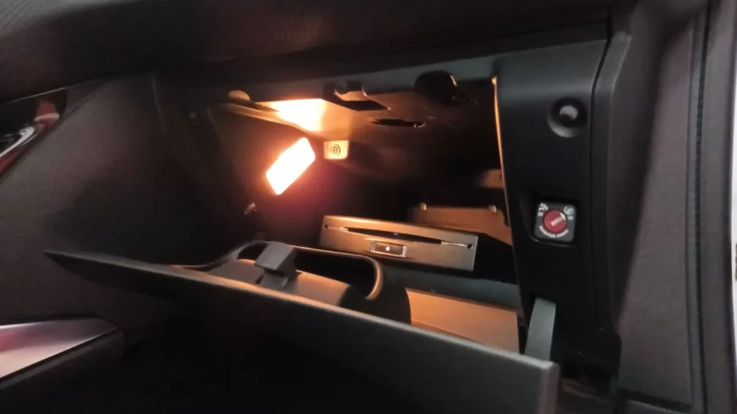 Peugeot 2008 2015 - 11490 EUR, 92490 km - AUTO.MOTO.pt - 92490km - foto 56 de 72