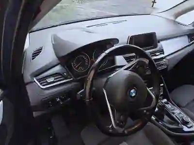 BMW 216 Active Tourer 2016 — foto 3 de 7