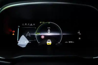 Renault Zoe 2020 - 12900 EUR, 44743 km - AUTO.MOTO.pt - 44743km - foto 16 de 38