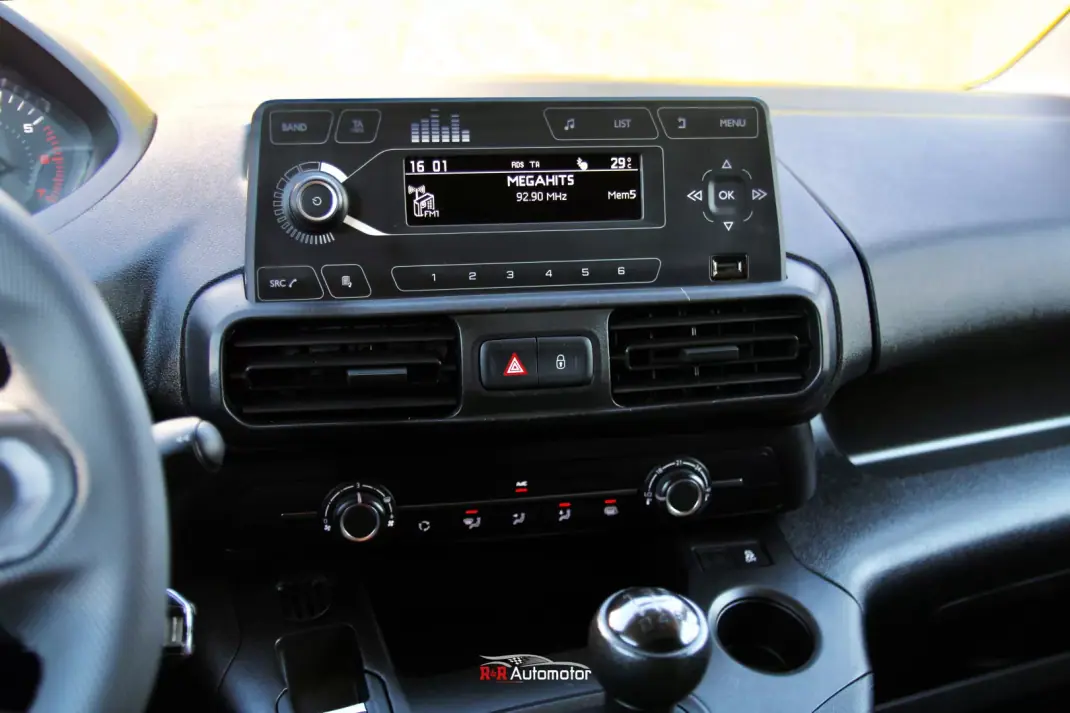 Peugeot Partner 1.5 BlueHDI Pro Longa 3L 2021 - 14750 EUR, 113000 km - AUTO.MOTO.pt - 113000km - foto 15 de 22