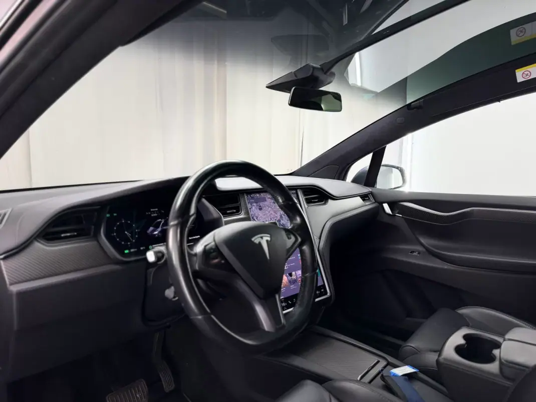 Tesla Model X 2018 - 31999 EUR, 151000 km - AUTO.MOTO.pt - 151000km - foto 22 de 23