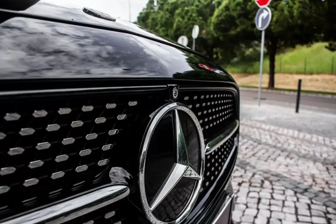 Mercedes-Benz E 220 2021 - 54450 EUR, 65874 km - AUTO.MOTO.pt - 65874km - foto 12 de 46