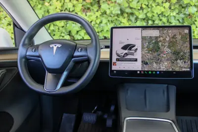 Tesla Model Y 2023 - 36900 EUR, 90000 km - 90000km - foto 16 de 20