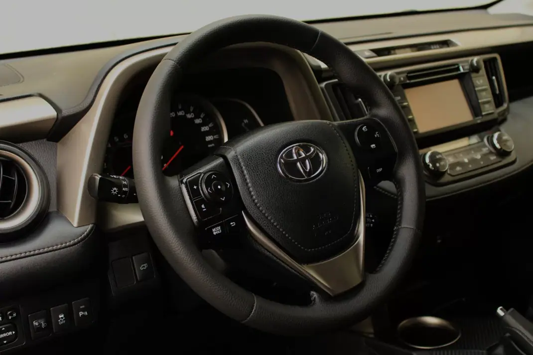 Toyota RAV4 2013 - 16250 EUR, 182522 km - AUTO.MOTO.pt - 182522km - foto 15 de 36