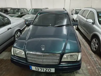Mercedes-Benz C 250 1997 - 4500 EUR, 320000 km - AUTO.MOTO.pt - 320000km - foto 10 de 11