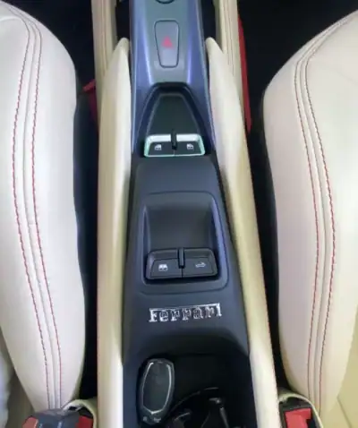 Ferrari F8 Tributo 2022 - 425600 EUR, 4336 km - AUTO.MOTO.pt - 4336km - foto 19 de 54