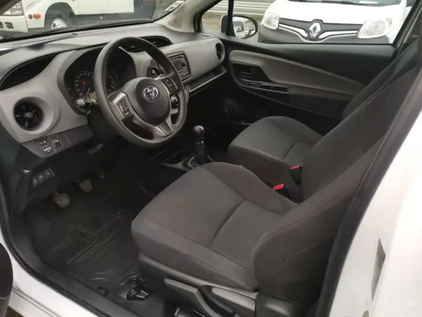 Toyota YARIS BIZZ (NLP 1.0 VVT-i 1.0) 2017 - 11000 EUR, 214000 km - AUTO.MOTO.pt - 214000km - foto 7 de 11