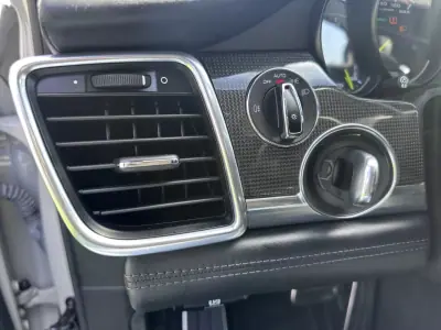 Porsche Panamera 2015 - 35000 EUR, 159000 km - AUTO.MOTO.pt - 159000km - foto 31 de 67