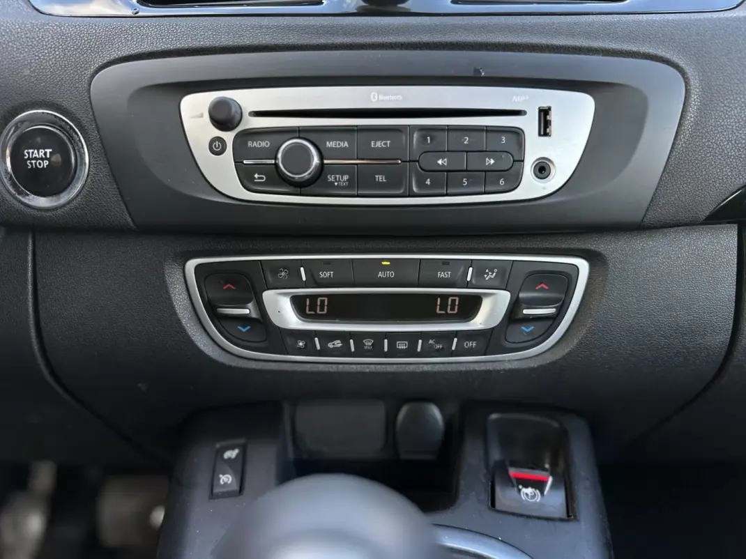 Renault Grand Scénic 2015 - 7490 EUR, 242000 km - 242000km - foto 37 de 42